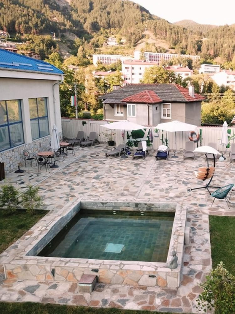 Devinа Devin